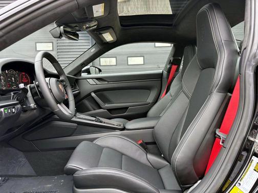 2026 Porsche 911 Carrera 4 GTS