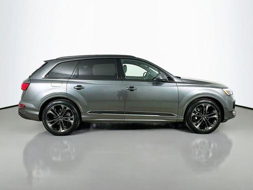 Daytona Gray Pearl Effect 2026 Audi Q7 55 Prestige