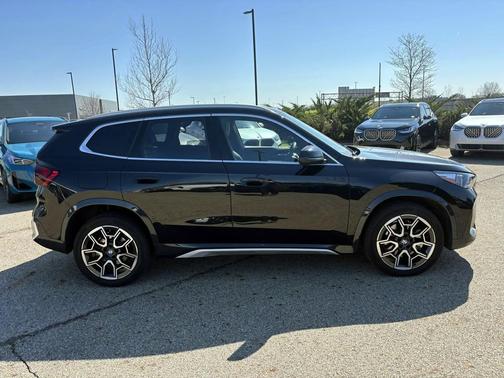 Black Sapphire Metallic 2025 BMW X1 xDrive28i