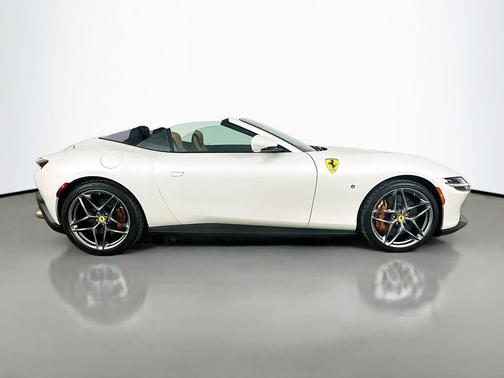 Bianco Italia 2024 Ferrari Roma Spider Base