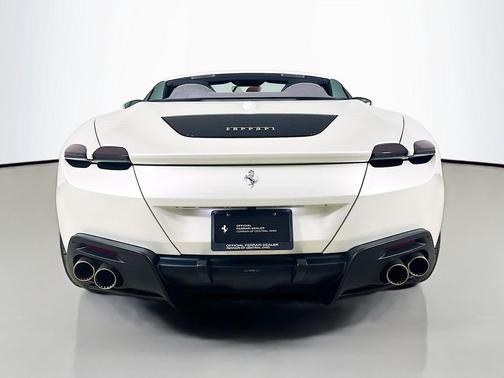 Bianco Italia 2024 Ferrari Roma Spider Base