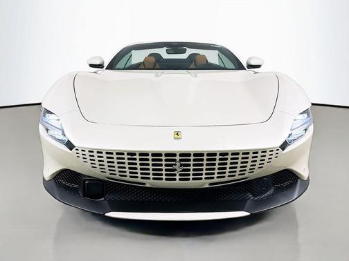 Bianco Italia 2024 Ferrari Roma Spider Base