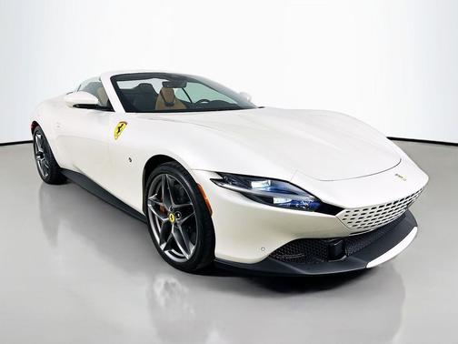 Bianco Italia 2024 Ferrari Roma Spider Base