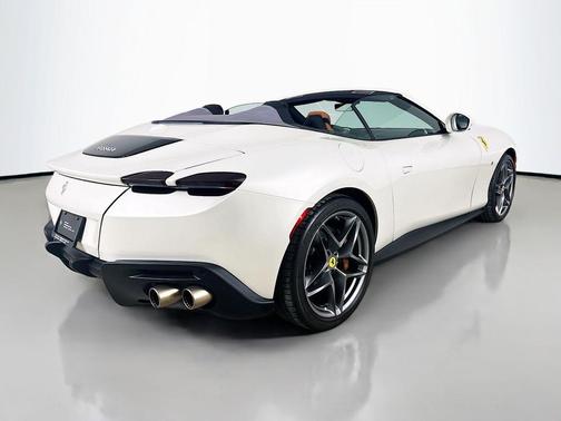 Bianco Italia 2024 Ferrari Roma Spider Base