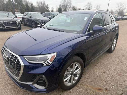 2025 Audi Q3 Premium 45 TFSI S line quattro Tiptronic