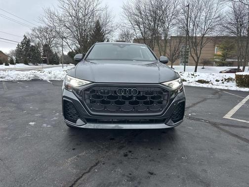 Daytona Gray Pearl Effect 2026 Audi Q8 55 Premium Plus