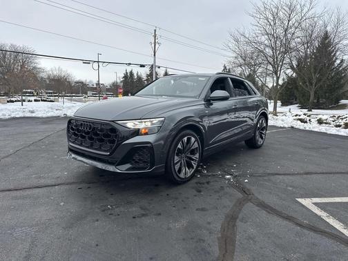 Daytona Gray Pearl Effect 2026 Audi Q8 55 Premium Plus