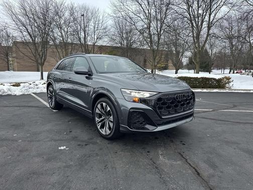 Daytona Gray Pearl Effect 2026 Audi Q8 55 Premium Plus