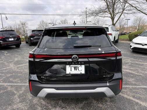 2025 Volkswagen Tiguan 2.0T SE 4MOTION
