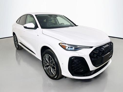 Glacier White Metallic 2026 Audi Q5 Sportback Premium Plus TFSI quattro S tronic