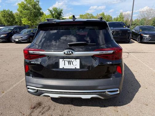Cherry Black 2021 Kia Seltos EX