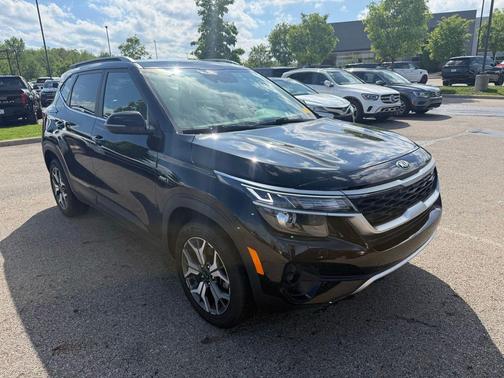 Cherry Black 2021 Kia Seltos EX