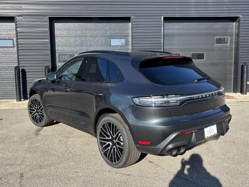 Volcano Grey Metallic 2026 Porsche Macan Macan