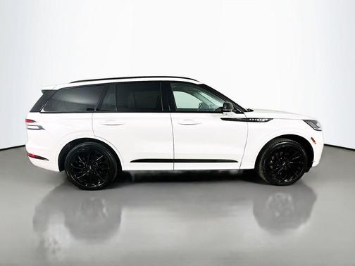 Pristine White Metallic Tri-Coat 2025 Lincoln Aviator Reserve AWD