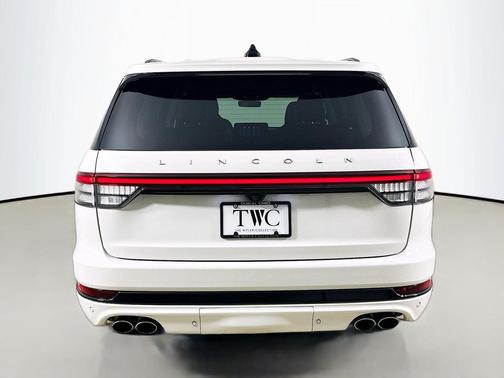 Pristine White Metallic Tri-Coat 2025 Lincoln Aviator Reserve AWD