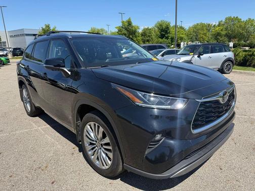 Midnight Black Metallic 2024 Toyota Highlander Platinum