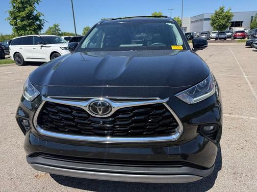 Midnight Black Metallic 2024 Toyota Highlander Platinum
