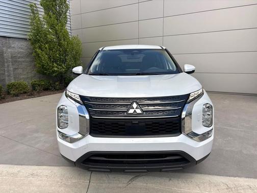 White Diamond 2023 Mitsubishi Outlander ES 2.5 S-AWC