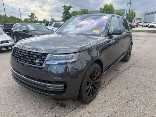 Carpathian Grey Premium Metallic 2023 Land Rover Range Rover P400 SE
