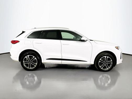 Arkona White 2025 Audi Q5 Premium TFSI quattro S tronic