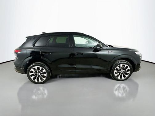 Mythos Black Metallic 2026 Audi Q3 TFSI quattro S tronic