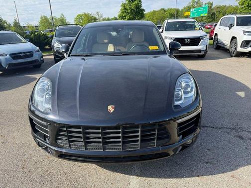 Jet Black Metallic 2017 Porsche Macan Macan