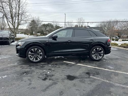 Mythos Black Metallic 2026 Audi Q8 55 Premium Plus