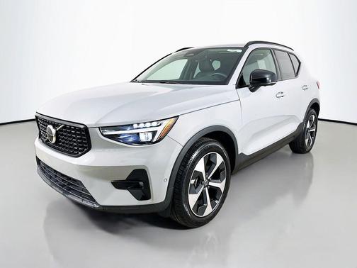 Vapour Grey Metallic 2026 Volvo XC40 Plus, B5 AWD Gas (mild hybrid), Dark