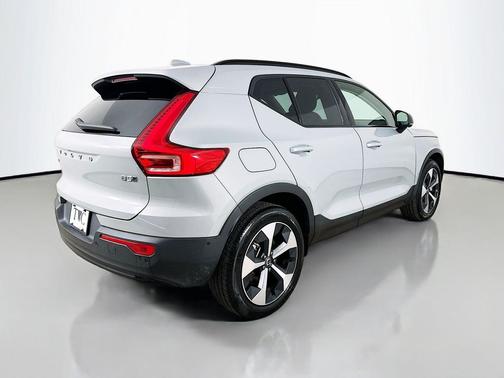 Vapour Grey Metallic 2026 Volvo XC40 Plus, B5 AWD Gas (mild hybrid), Dark