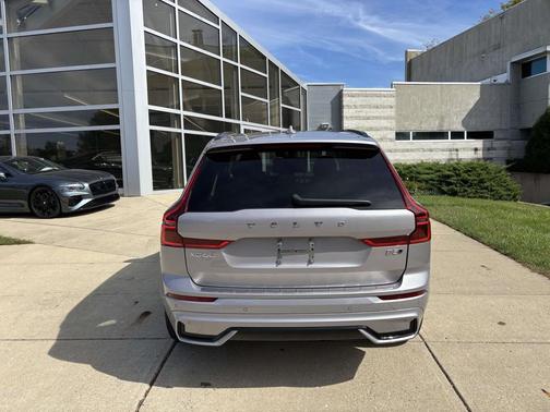Aurora Silver 2026 Volvo XC60 B5 Plus