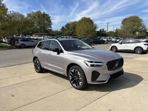 Aurora Silver 2026 Volvo XC60 B5 Plus