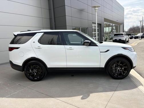 Fuji White 2025 Land Rover Discovery P300 S
