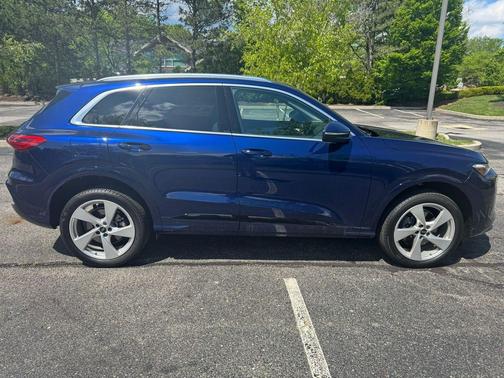 Blue Metallic 2025 Audi Q5 Premium Plus TFSI quattro S tronic