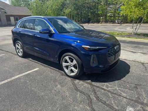 Blue Metallic 2025 Audi Q5 Premium Plus TFSI quattro S tronic