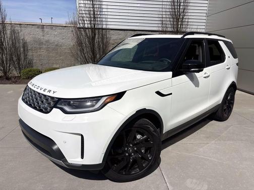 Fuji White 2025 Land Rover Discovery P300 S