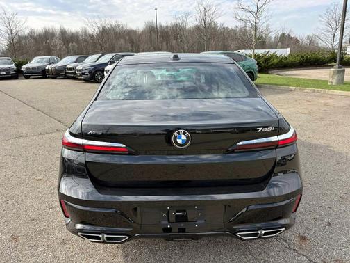 Black Sapphire Metallic 2025 BMW 760 xDrive