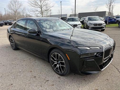 Black Sapphire Metallic 2025 BMW 760 xDrive