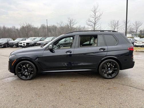 2025 BMW X7 M60i