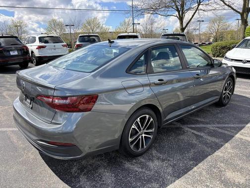 Platinum Gray Metallic 2023 Volkswagen Jetta 1.5T Sport