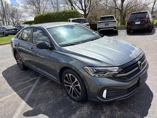 Platinum Gray Metallic 2023 Volkswagen Jetta 1.5T Sport