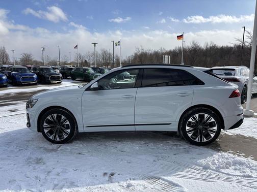 Glacier White Metallic 2026 Audi Q8 55 Premium Plus