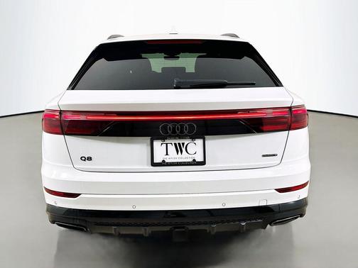 Glacier White Metallic 2026 Audi Q8 55 Premium Plus