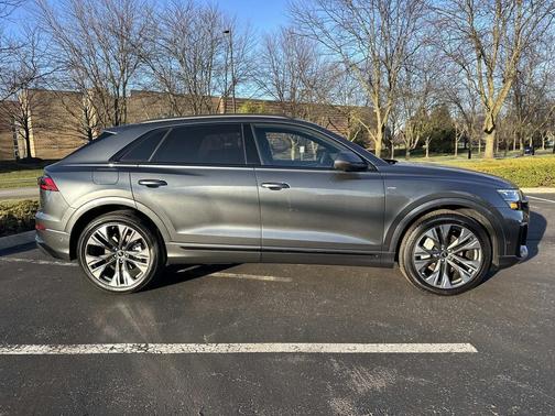 Daytona Gray Pearl Effect 2026 Audi Q8 55 Premium Plus