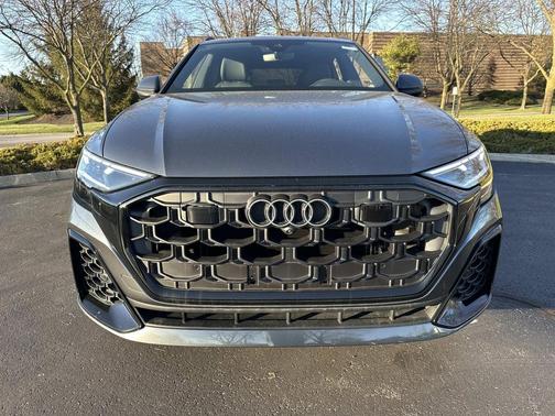 Daytona Gray Pearl Effect 2026 Audi Q8 55 Premium Plus