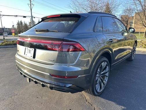Daytona Gray Pearl Effect 2026 Audi Q8 55 Premium Plus