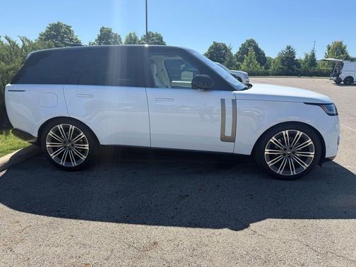 Fuji White 2023 Land Rover Range Rover P400 SE