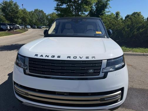 Fuji White 2023 Land Rover Range Rover P400 SE