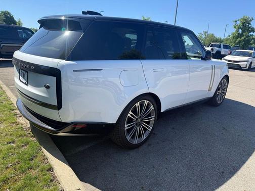 Fuji White 2023 Land Rover Range Rover P400 SE