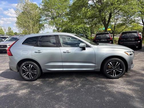 Electric Silver Metallic 2018 Volvo XC60 T6 Momentum