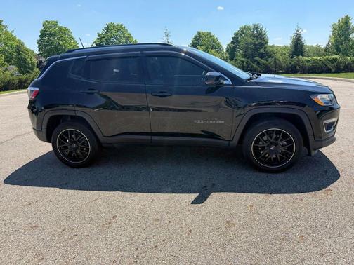 Diamond Black Crystal Pearlcoat 2019 Jeep Compass Limited